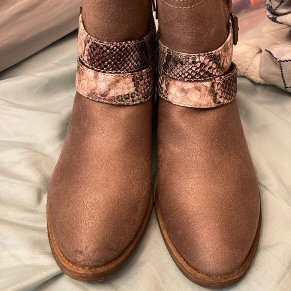 Sugar Tora Booties - NWT - Taupe / SZ 7.5 - Picture 5 of 7